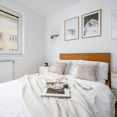 Prague Days - Bright Apartment - Balcony - Private Parking المظهر الخارجي الصورة