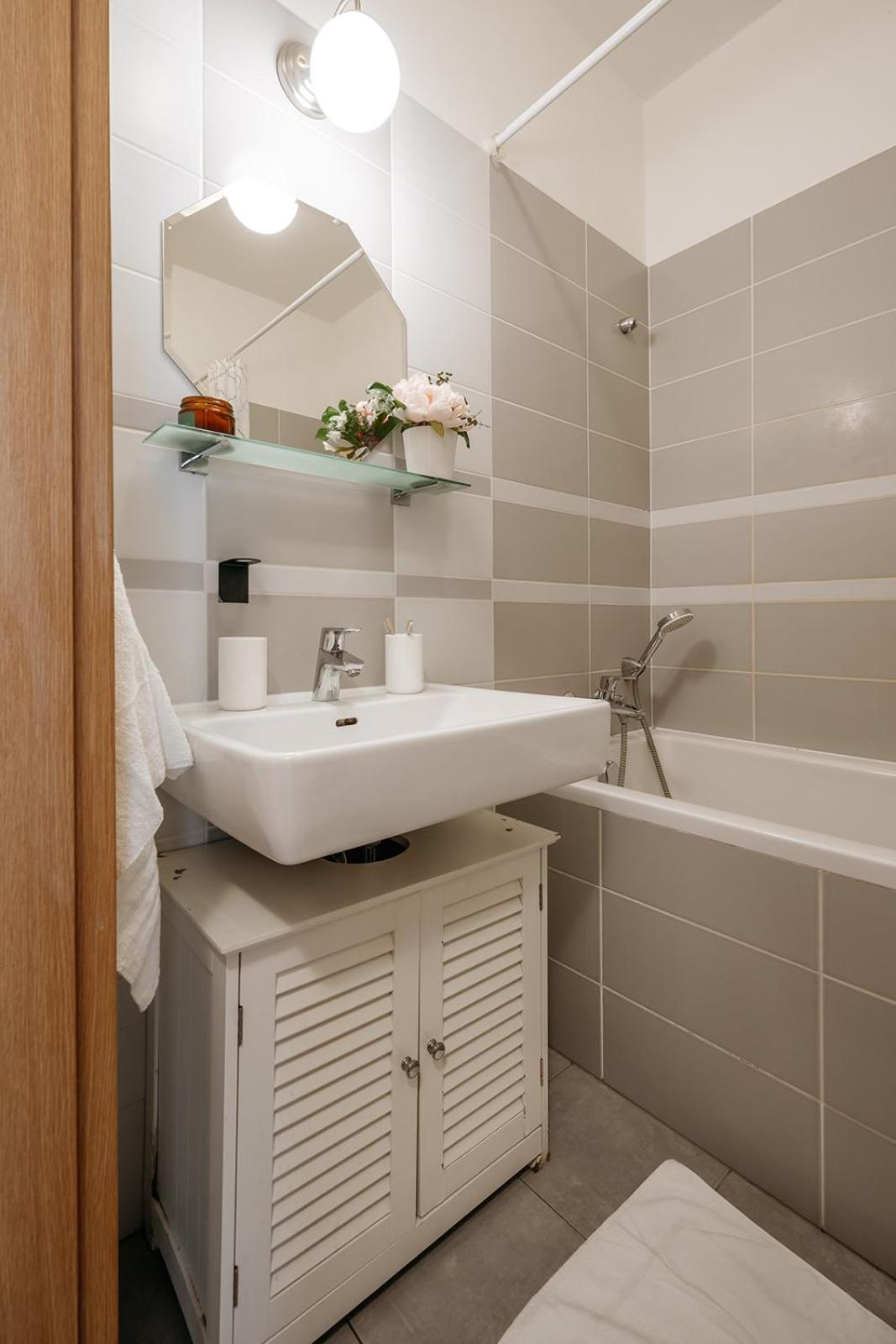 Prague Days - Bright Apartment - Balcony - Private Parking المظهر الخارجي الصورة