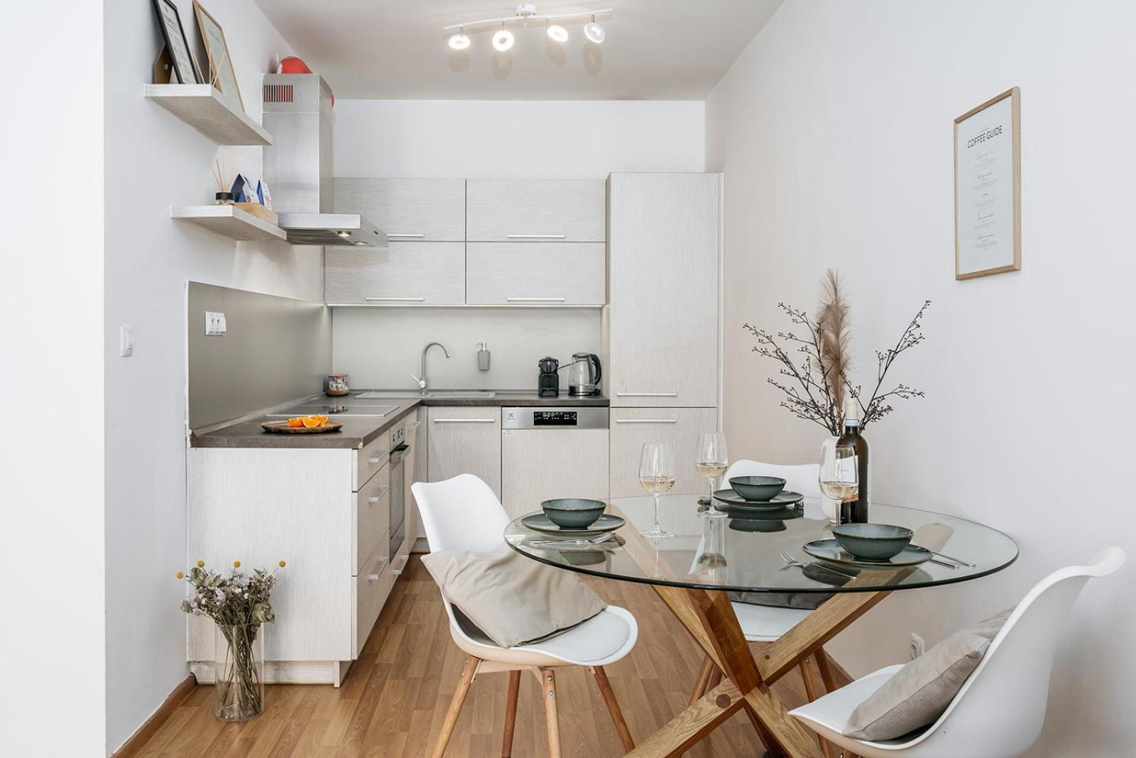Prague Days - Bright Apartment - Balcony - Private Parking المظهر الخارجي الصورة