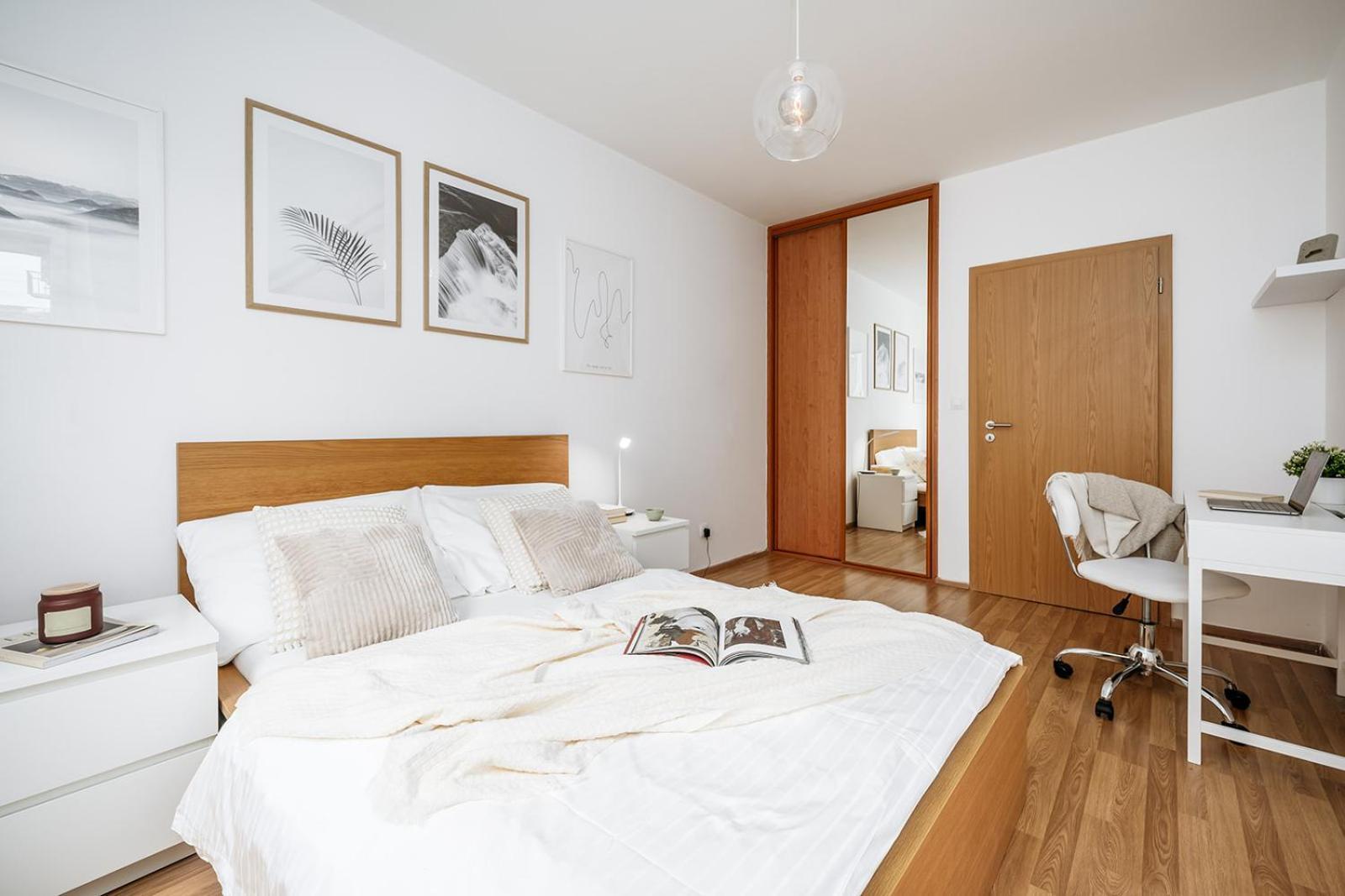 Prague Days - Bright Apartment - Balcony - Private Parking المظهر الخارجي الصورة